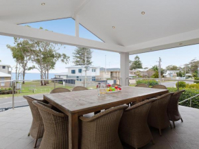 Beauty and the Beach', 88 Foreshore Drive - large home with WIFI & water views, Salamander Bay